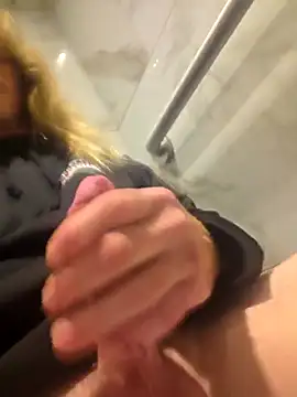 Travislovescum online show from November 6, 2025, 3:07 am