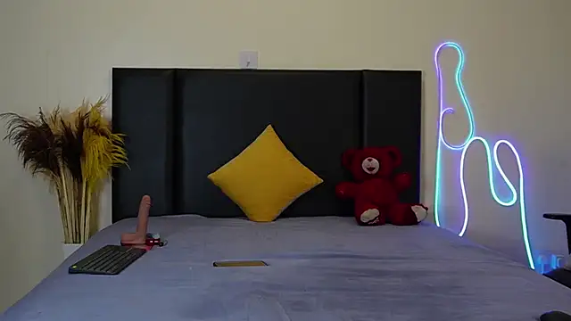 RosesRRed online show from December 15, 2024, 4:07 am