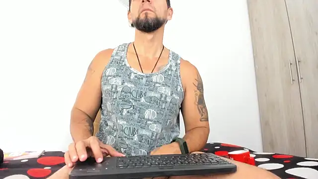 JULESLAKES online show from December 15, 2025, 11:47 am