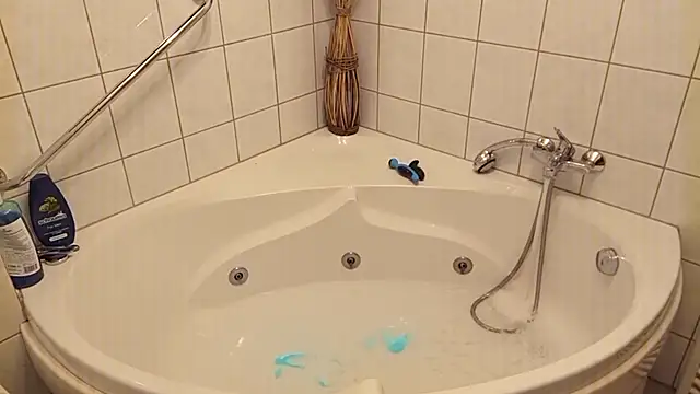 Snapshot of Rainfish chatting on March 12, 2025, 5:28 pm Rainfish online show from March 12, 2025, 5:28 pm