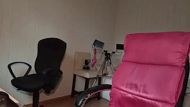 Snapshot of Rainfish chatting on September 16, 2025, 6:25 am Rainfish online show from September 16, 2025, 6:25 am