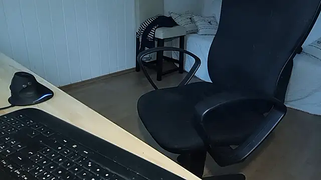 Snapshot of Rainfish chatting on October 17, 2025, 6:05 am Rainfish online show from October 17, 2025, 6:05 am