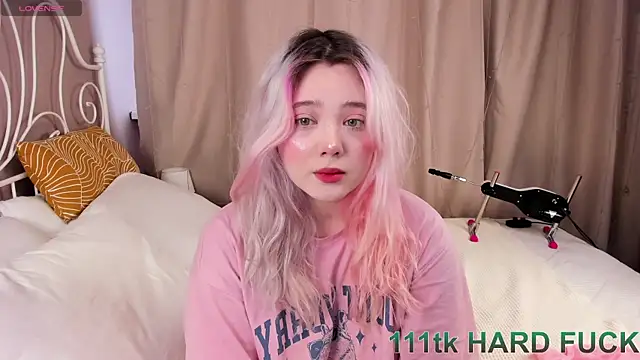   KawaiiYuki   online show from January 19, 2025, 8:39 am