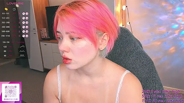   KawaiiYuki   online show from September 28, 2025, 4:51 am