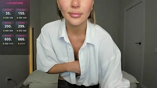 sarahphyllis online show from June 8, 2026, 9:48 pm