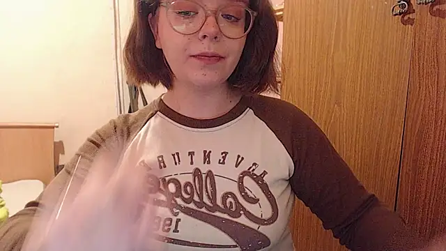 Snapshot of Chmiri_cb chatting on January 16, 2025, 4:28 am Chmiri cb online show from January 16, 2025, 4:28 am