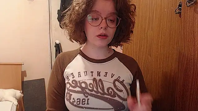 Snapshot of Chmiri_cb chatting on February 1, 2025, 5:39 am Chmiri cb online show from February 1, 2025, 5:39 am