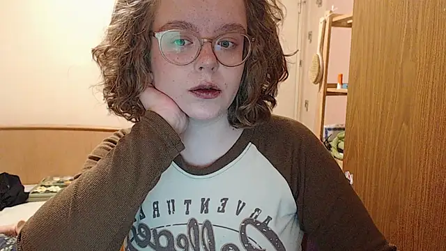 Snapshot of Chmiri_cb chatting on March 21, 2025, 9:56 am Chmiri cb online show from March 21, 2025, 9:56 am