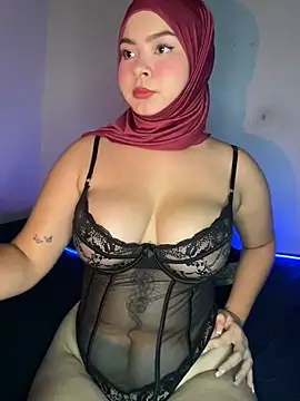 Snapshot of aneesa_darzi chatting on December 14, 2024, 8:51 pm aneesa darzi online show from December 14, 2024, 8:51 pm