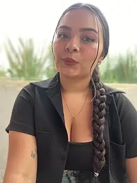 Snapshot of aneesa_darzi chatting on March 7, 2025, 8:55 pm aneesa darzi online show from March 7, 2025, 8:55 pm