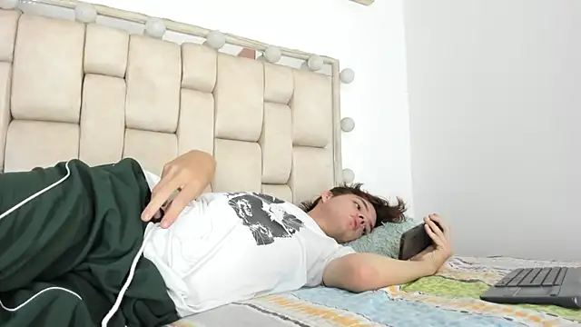 daniel hot03 online show from November 6, 2025, 1:45 pm