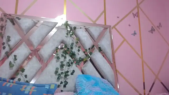 nadescomthxx online show from February 11, 2025, 6:40 am