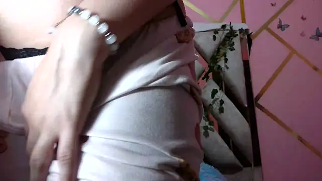 nadescomthxx online show from February 25, 2025, 2:58 am