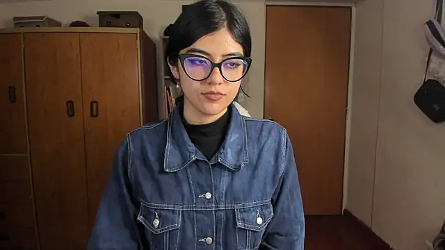 valerie  skyy online show from December 17, 2024, 2:44 am