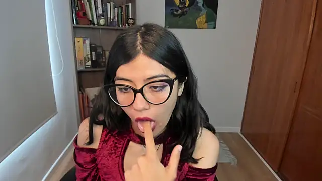 valerie  skyy online show from December 15, 2025, 1:26 pm