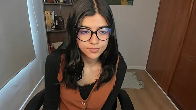 valerie  skyy online show from December 16, 2025, 2:11 pm