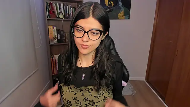 valerie  skyy online show from December 19, 2025, 3:02 am