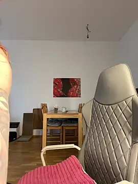 Snapshot of Mona-Peaches chatting on December 19, 2024, 12:23 pm Mona-Peaches online show from December 19, 2024, 12:23 pm