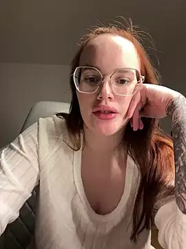 Snapshot of Mona-Peaches chatting on December 27, 2024, 4:54 pm Mona-Peaches online show from December 27, 2024, 4:54 pm