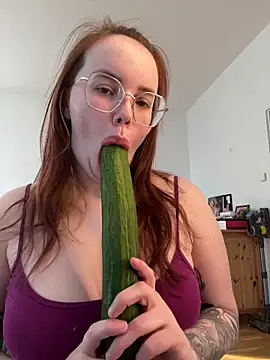 Snapshot of Mona-Peaches chatting on January 30, 2025, 8:32 am Mona-Peaches online show from January 30, 2025, 8:32 am