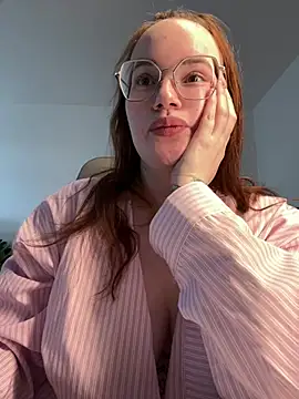 Snapshot of Mona-Peaches chatting on February 1, 2025, 11:10 am Mona-Peaches online show from February 1, 2025, 11:10 am