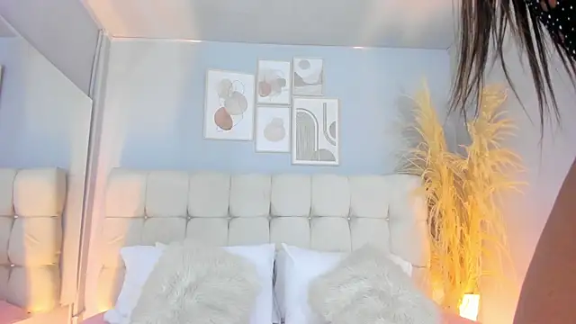 sofi potter  online show from December 21, 2024, 1:26 am