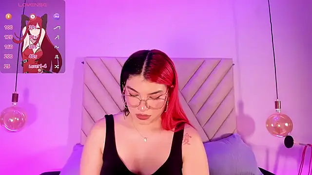 EmmaSwift  online show from April 13, 2026, 1:22 am