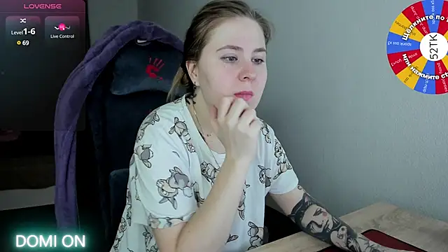 Olivia Munk online show from February 12, 2025, 3:29 am