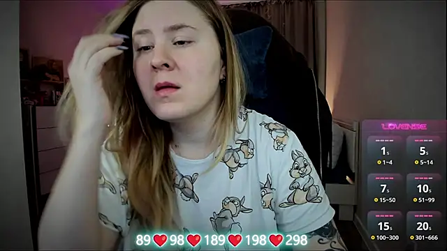 Olivia Munk online show from December 17, 2025, 3:56 am