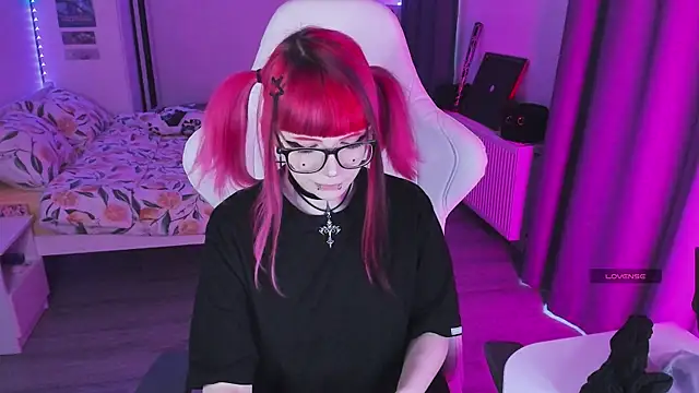 Yumi Youkai online show from December 22, 2025, 8:55 am