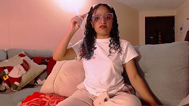 DAHLIA BROWNIE online show from January 7, 2026, 1:52 am