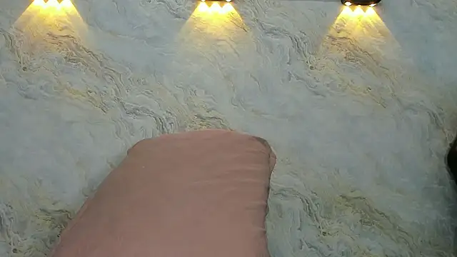 jones maddy  online show from February 17, 2025, 12:05 pm