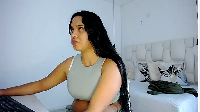 tiffany  pink online show from October 11, 2025, 1:49 am