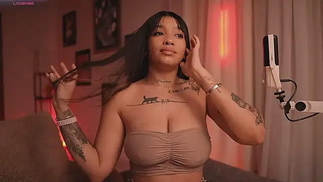 HannahW  online show from February 8, 2026, 3:26 pm