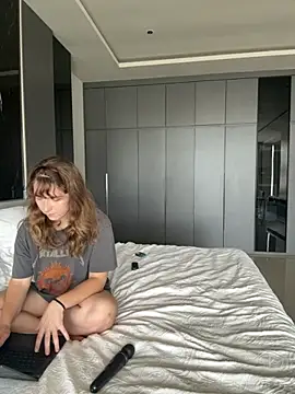 Nura n Sarah online show from November 28, 2025, 5:10 am