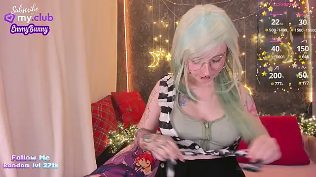 EmmyBunny online show from December 18, 2024, 5:31 pm