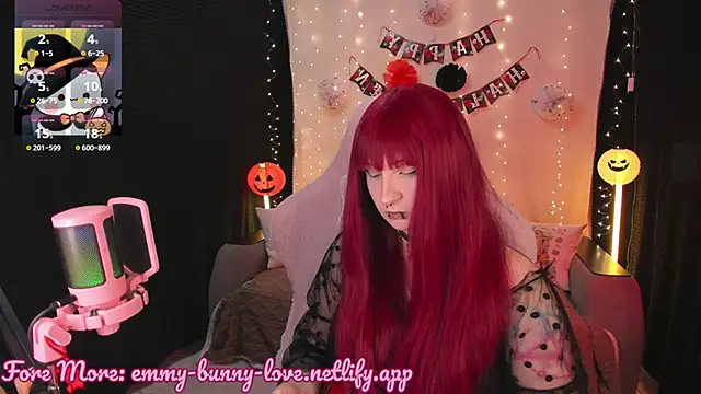 EmmyBunny online show from October 29, 2025, 2:52 pm