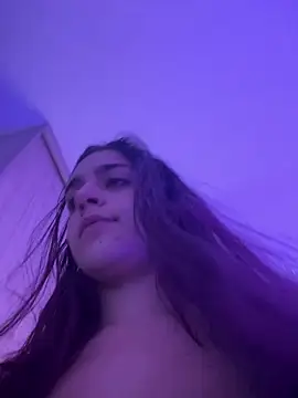 Alicia Ruiz online show from March 3, 2025, 8:43 pm