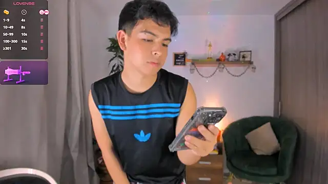 Snapshot of Blum_icee chatting on October 20, 2025, 3:51 am Blum icee online show from October 20, 2025, 3:51 am