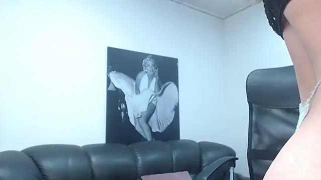 camilleDiaz16 online show from December 16, 2025, 8:25 pm