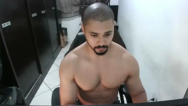 Snapshot of Brian_Aries chatting on November 3, 2025, 4:14 am Brian Aries online show from November 3, 2025, 4:14 am