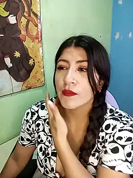 nammy  dirtyhott online show from February 6, 2025, 2:04 pm