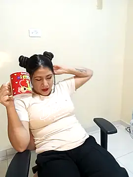 nammy  dirtyhott online show from November 7, 2025, 1:55 pm