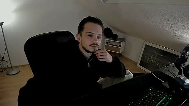 naked psy online show from October 24, 2025, 12:52 am