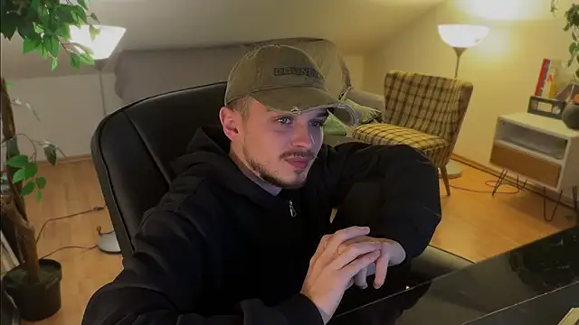 naked psy online show from November 22, 2025, 12:31 am