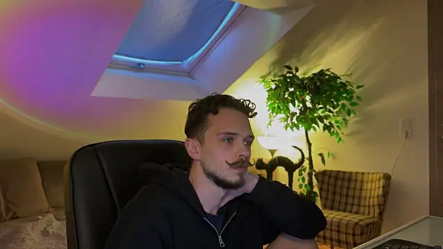 naked psy online show from March 19, 2026, 5:06 pm