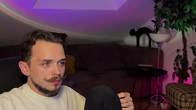 naked psy online show from March 26, 2026, 9:42 pm