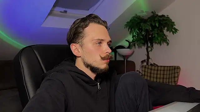 naked psy online show from March 30, 2026, 8:21 pm