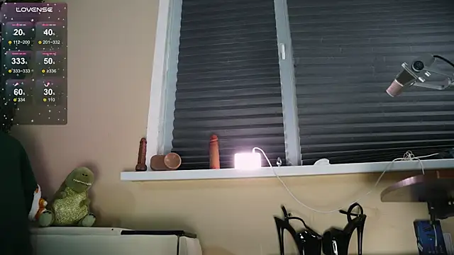 BlueCherryy online show from December 20, 2024, 6:02 pm