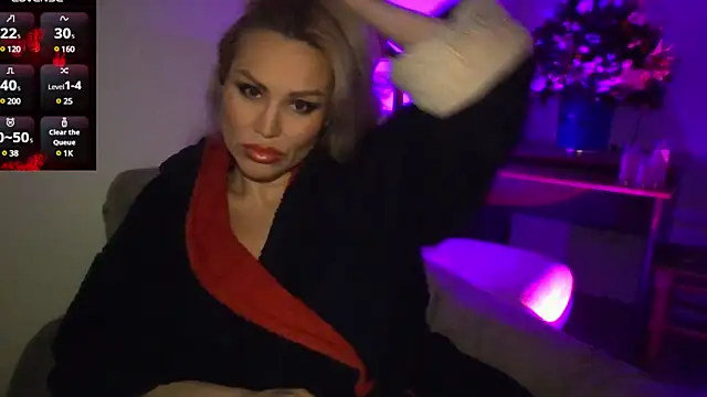 Snapshot of Radmila_Queen_ chatting on December 10, 2024, 3:44 pm Radmila Queen online show from December 10, 2024, 3:44 pm